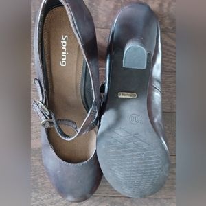 Brown double strap round toe pumps